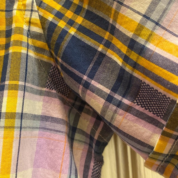 Original Penguin casual short sleeved buttoned down shirt. Perfect for summer. - Picture 4 of 9